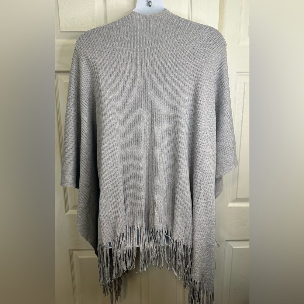 Motto Gray Fringe Sweater Wrap Cape Poncho Scarf - Picture 5 of 5
